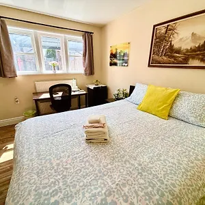 Séjour chez l'habitant Bright&modern Space Perfect For Couple And Family Step To Public Transit In, Toronto
